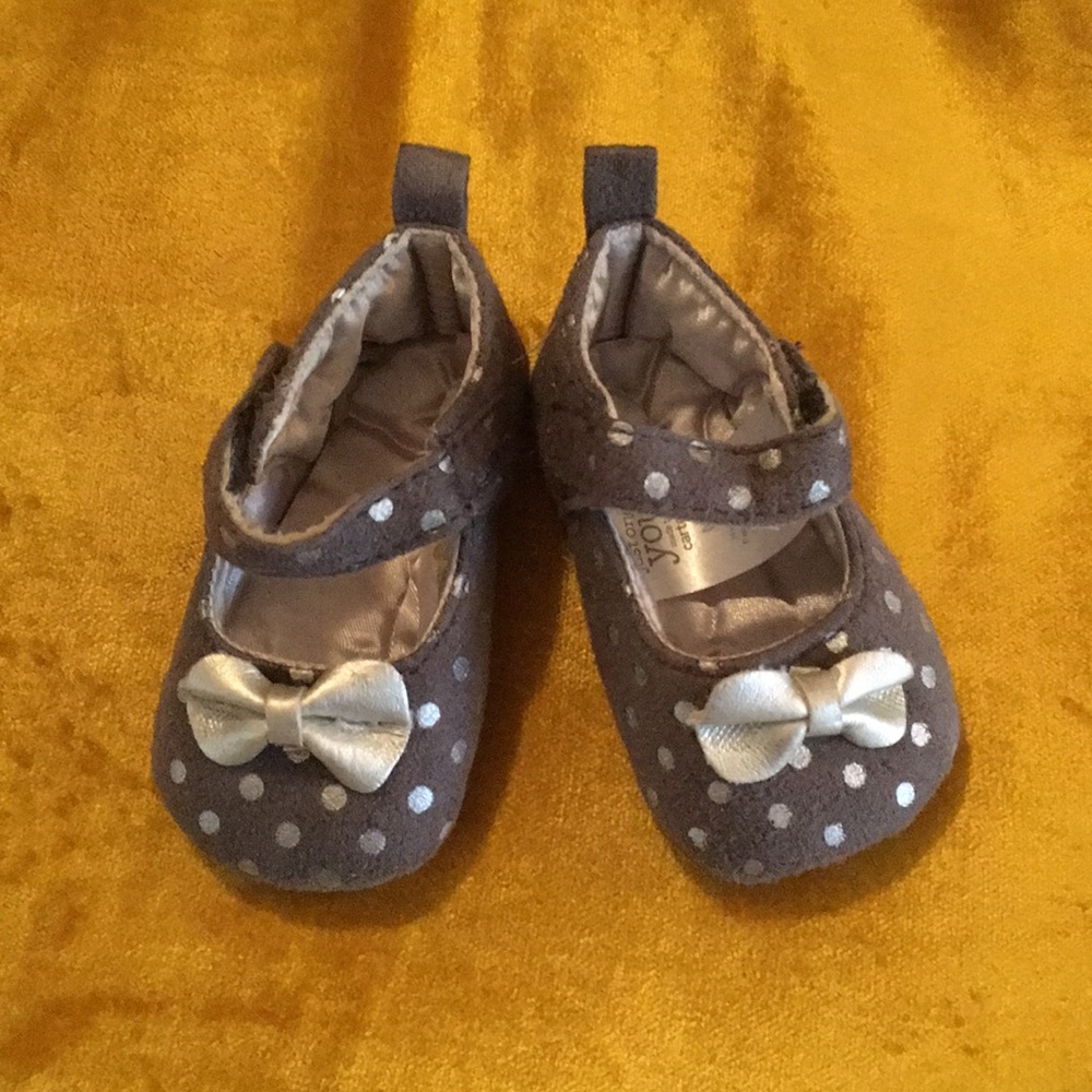 Grey/silver infant crib shoes